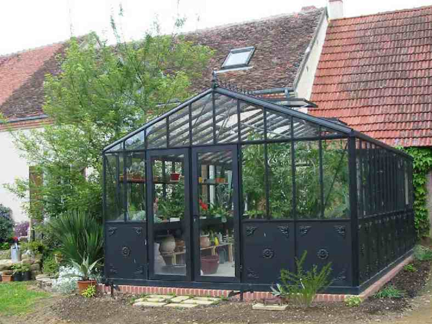 Janssen Retro Royal Victorian Backyard Greenhouse
