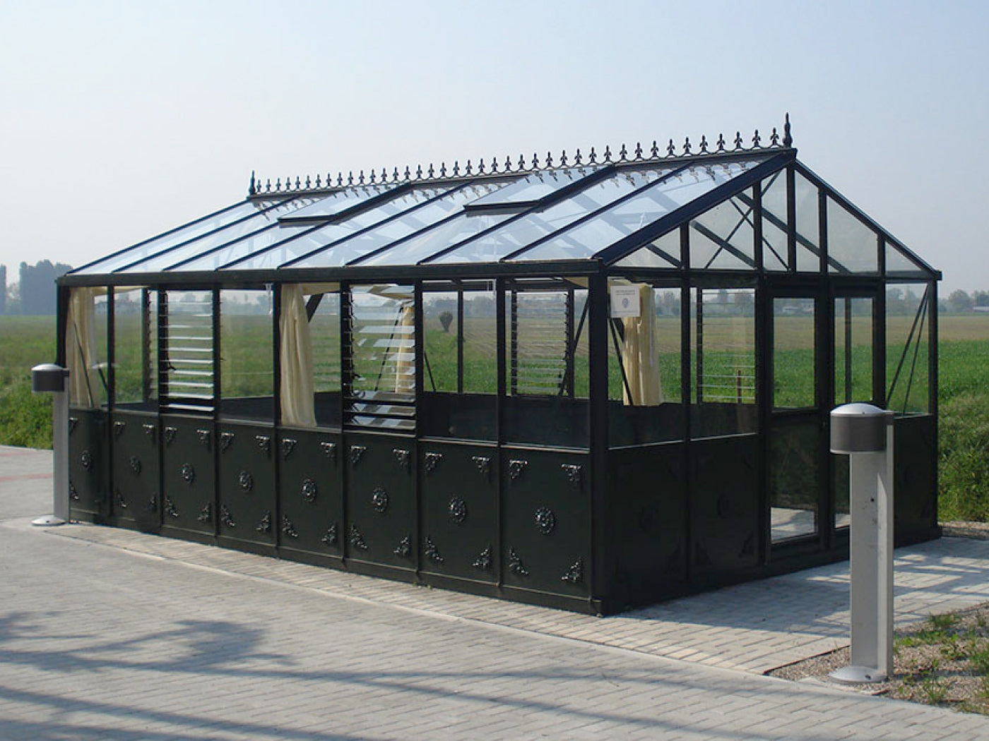 Janssen Retro Royal Victorian Backyard Greenhouse