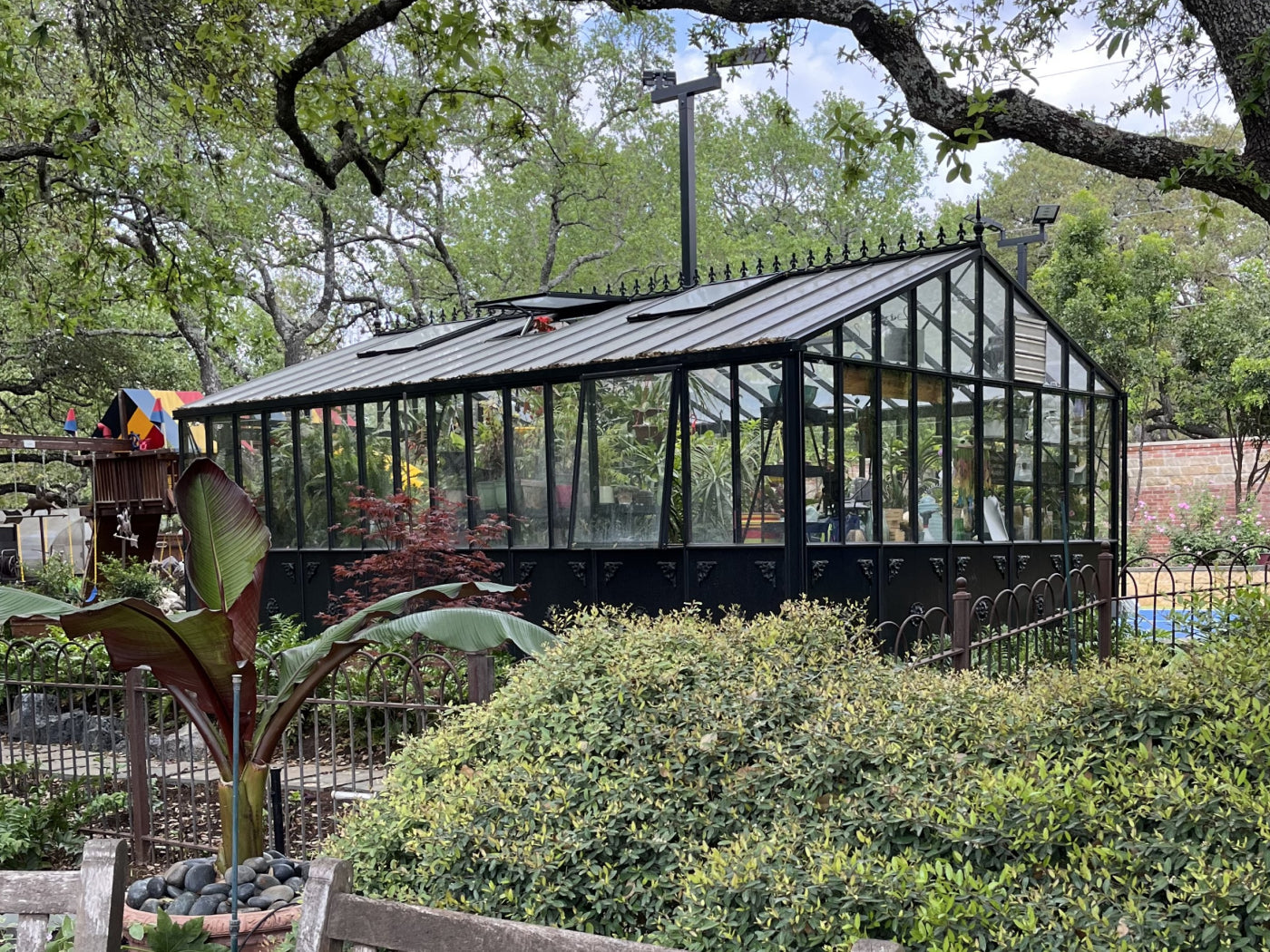 Janssen Retro Royal Victorian Backyard Greenhouse