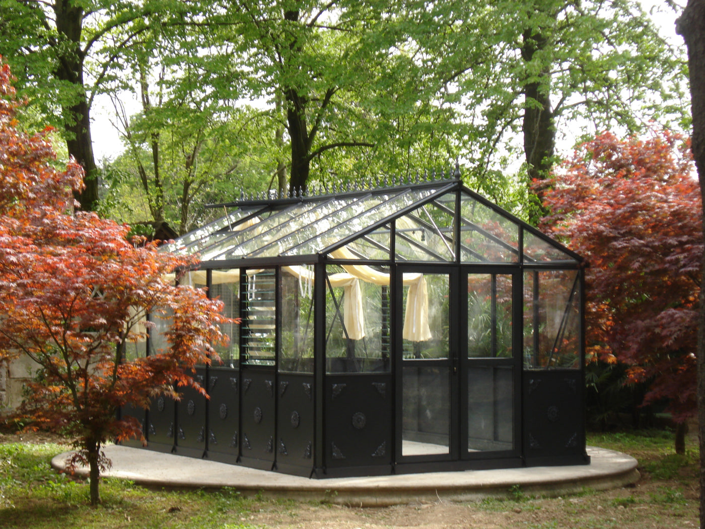 Janssen Retro Royal Victorian Backyard Greenhouse