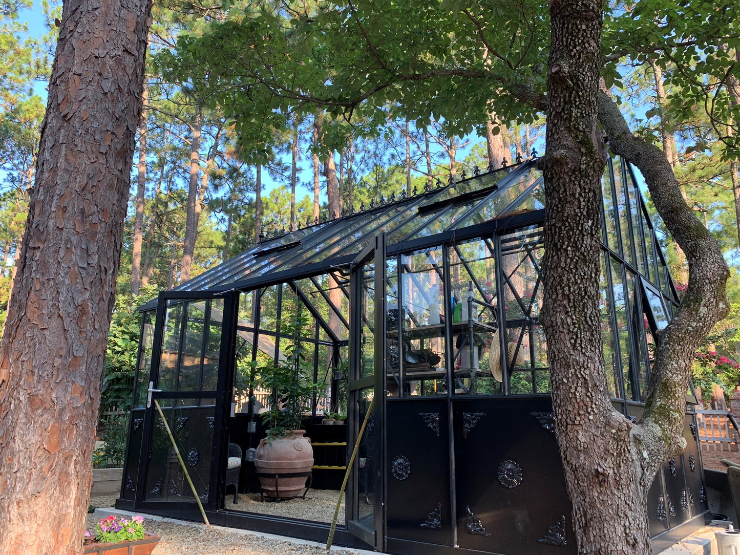 Janssen Retro Royal Victorian Backyard Greenhouse