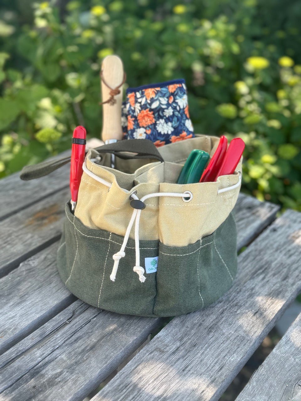 Green garden bucket bag 